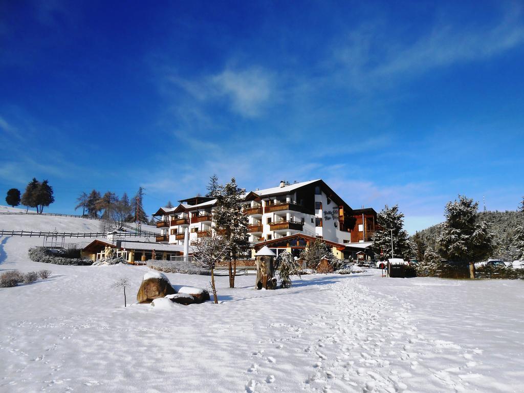 Hotel Pinei Urtijëi Buitenkant foto