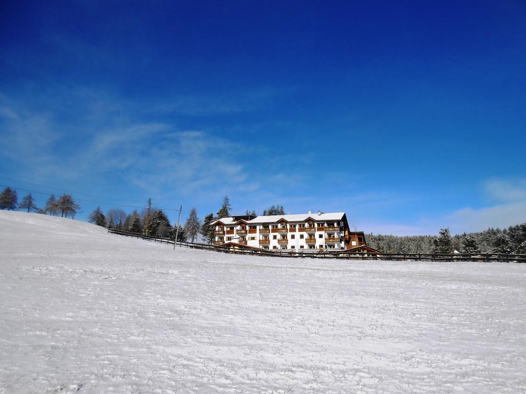 Hotel Pinei Urtijëi Buitenkant foto